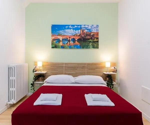 Residenza Leoncino 게스트하우스 4*