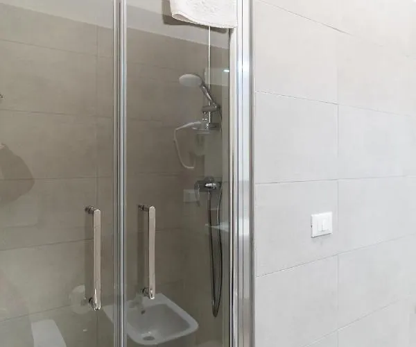 Residenza Leoncino 게스트하우스 4*
