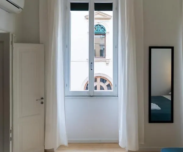 Residenza Leoncino בית הארחה