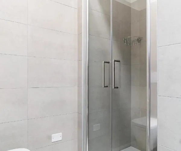 بيت ضيافة Residenza Leoncino 4*